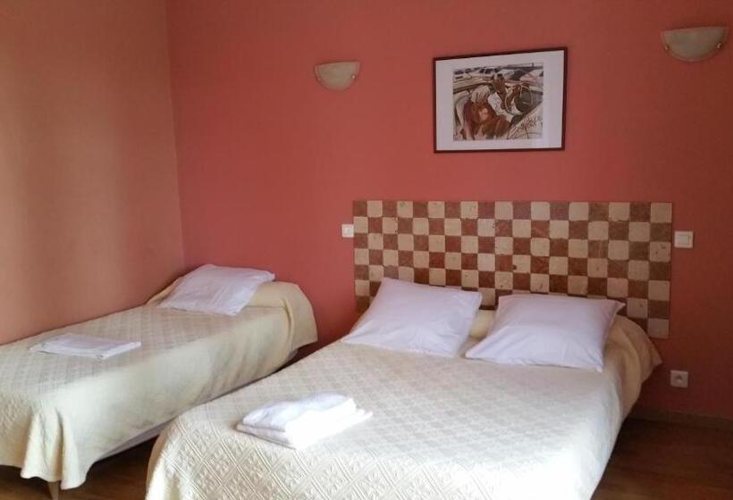 スタンダード４人部屋, Hôtel Restaurant Les Chasseurs