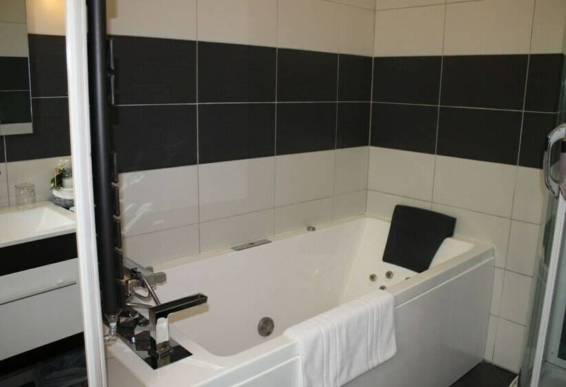Номер Стандарт, Chambres D Hotes Spa Château D Omiécourt