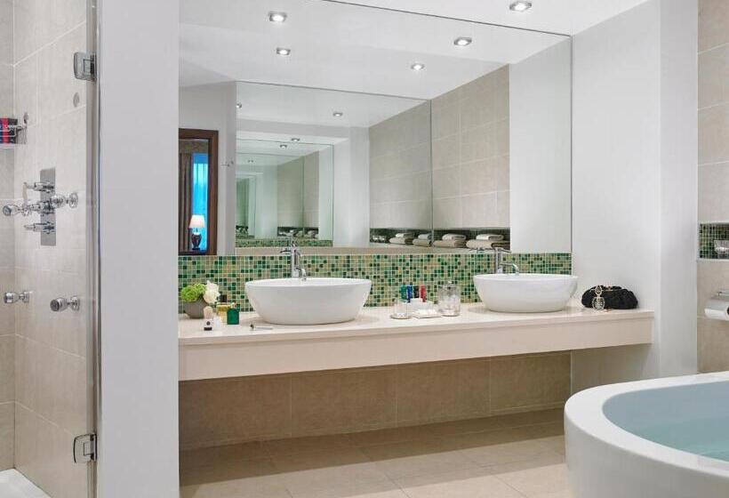 سوئیت کلاسیک, Carrigaline Court Hotel & Leisure Centre