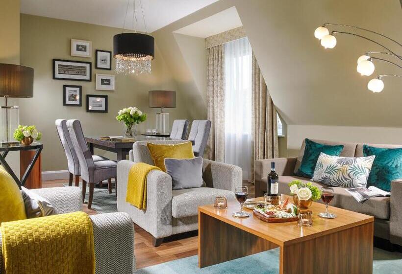 سوئیت کلاسیک, Carrigaline Court Hotel & Leisure Centre