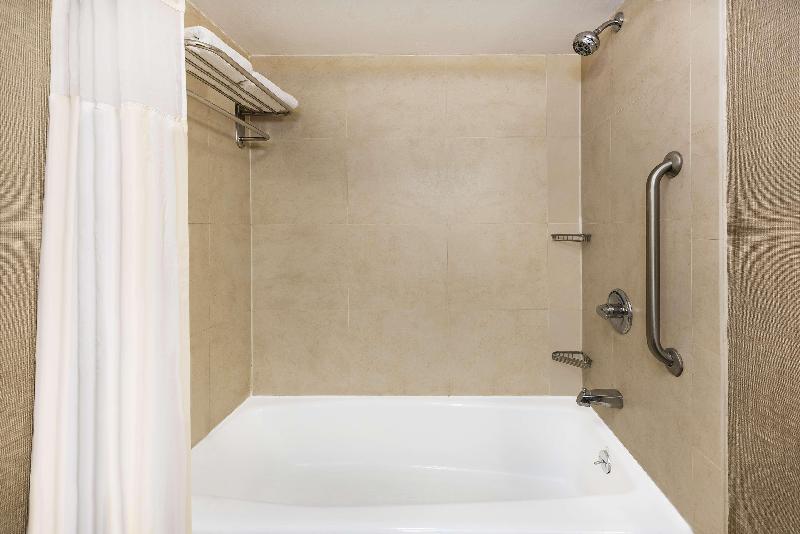 带大床的标准间, Hilton Garden Inn San Antonio Airport