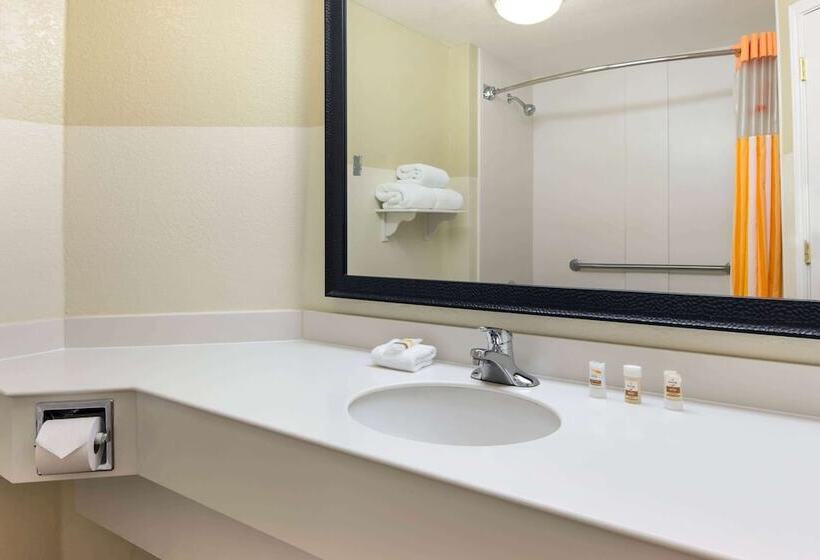 스위트 킹사이즈 침대, La Quinta By Wyndham Greenville Haywood