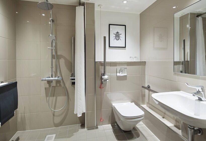 Номер Deluxe, London Marriott  Maida Vale