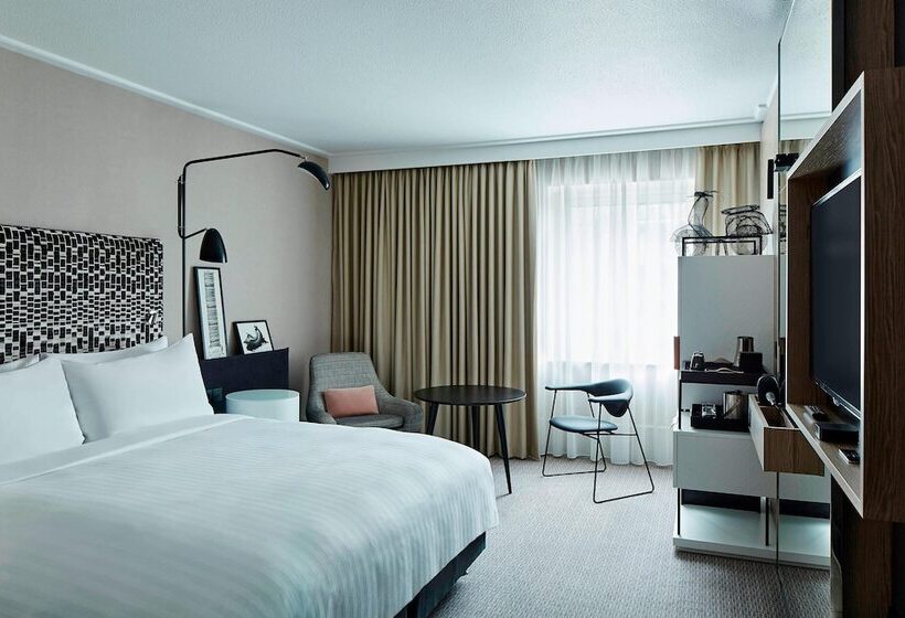 Номер Deluxe, London Marriott  Maida Vale