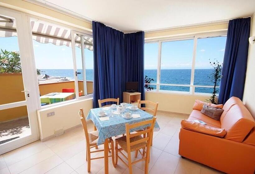 דירה בת חדר שינה 1 עם מרפסת, Appartamenti   Villa Mare