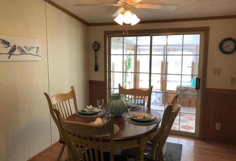Дом 3 Спальни, Savannah House Wine Country Inn & Cottages
