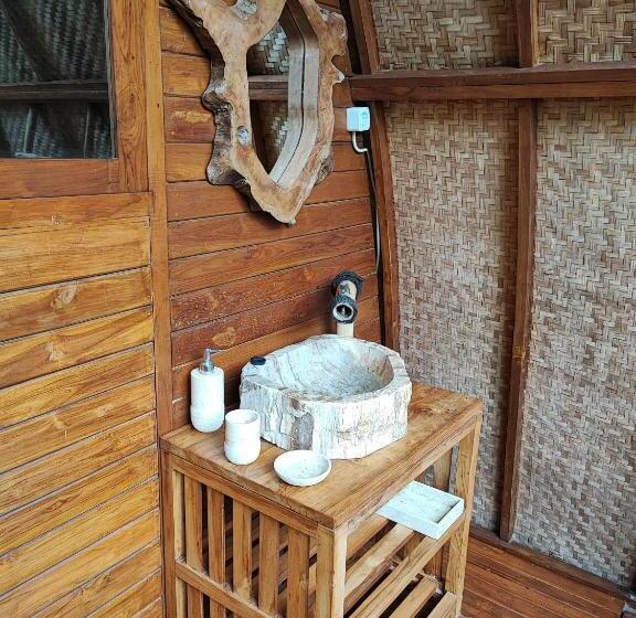 Номер Стандарт Вид на Море, Wajonata Sumba