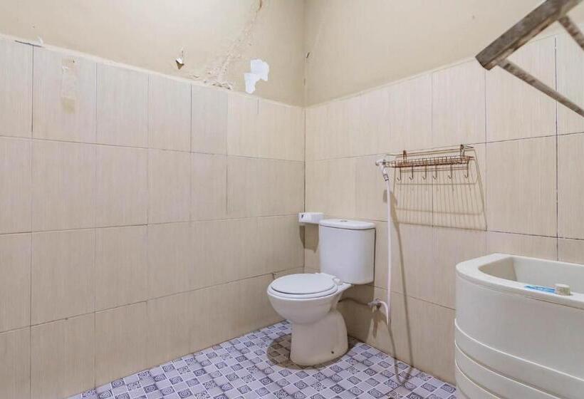 Номер Deluxe, Reddoorz At Bettah Coba Homestay Pelabuhan Ratu