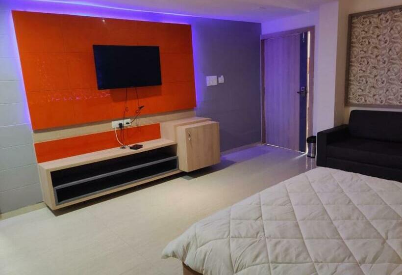 Номер Deluxe, The Grand Takshak
