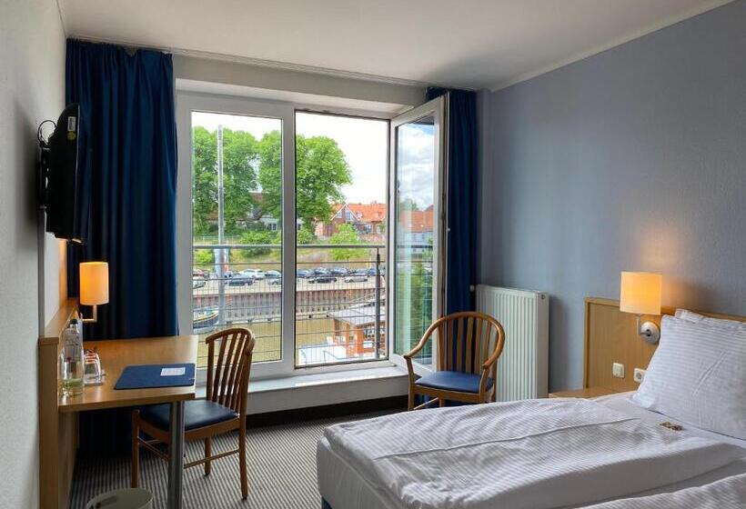 Comfort room with view, Stadthafen Stade