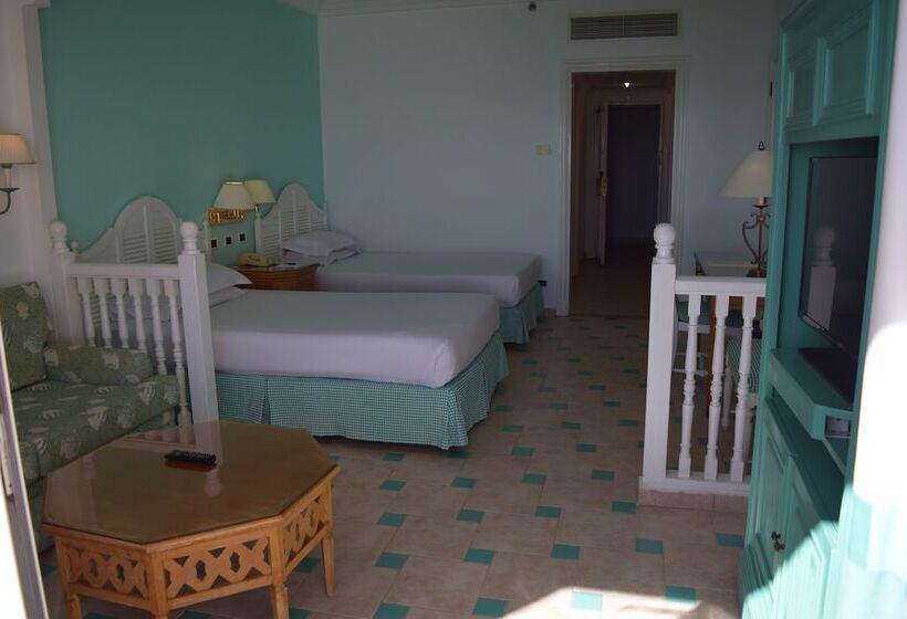 プールビュースタンダードルーム, Sheraton Sharm Hotel, Resort, Villas & Spa