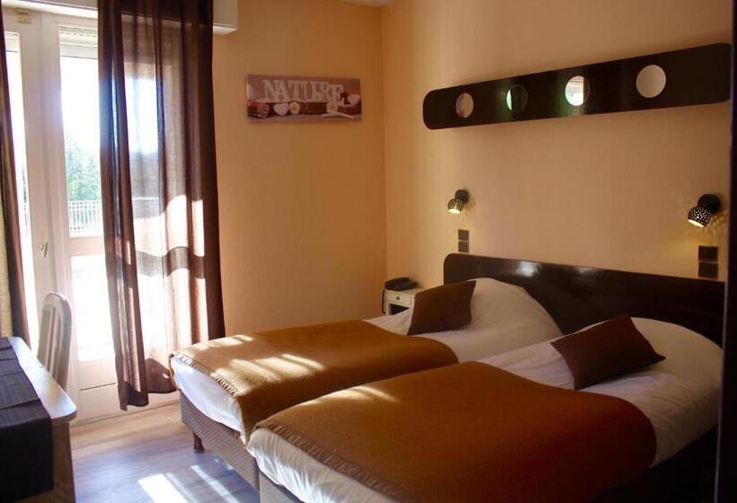 Номер Стандарт Вид на Бассейн, Hostellerie Saint Benoît