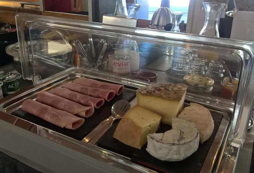 Номер Стандарт Трехместный, Les Moineaux