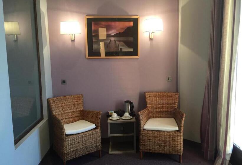 Suite with lake view, Hôtel Des Princes