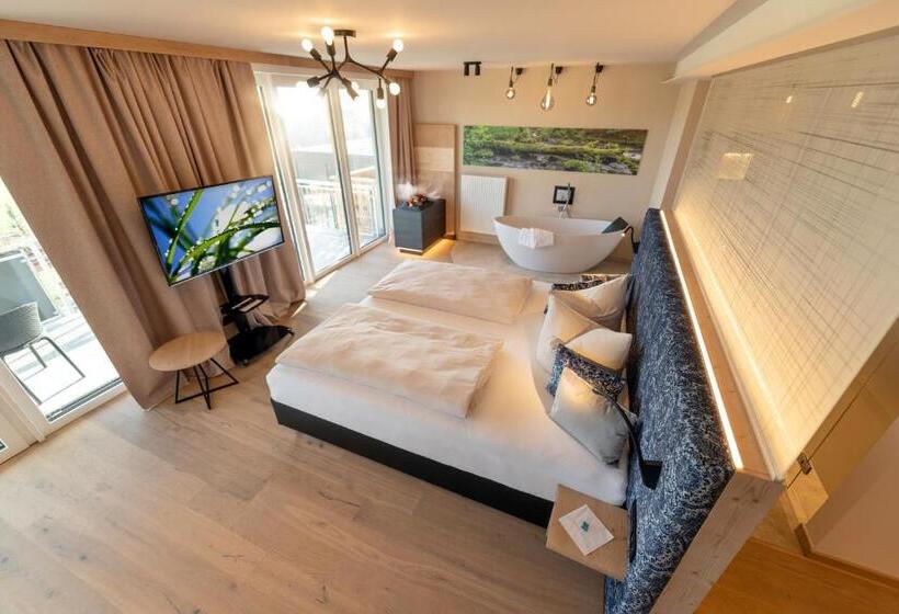 Номер Deluxe с Балконом, Landrefugium Obermüller Spa & Naturresort 4,5 Sterne