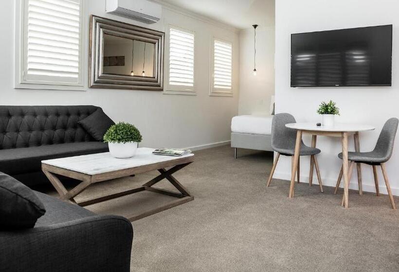 스탠다드 스튜디오 퀸 침대, Newington Apartments