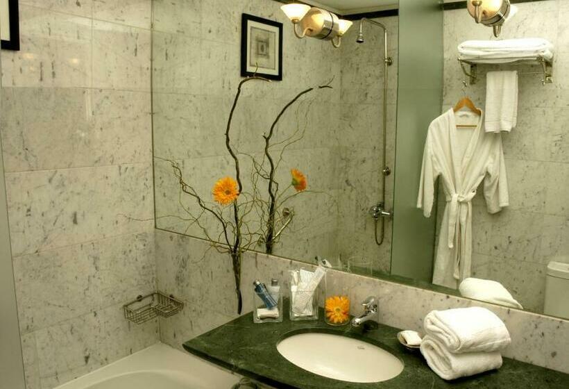 سوییت جونیور, Broadway Hotel & Suites