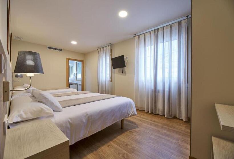 스탠다드 트리플 룸, Hostal Restaurante Teodora
