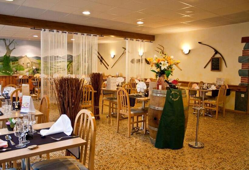 Трехместный Номер Классика, Hostellerie Du Cantal