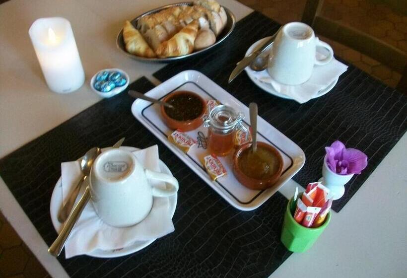 Номер Стандарт, Auberge De Castel Merle