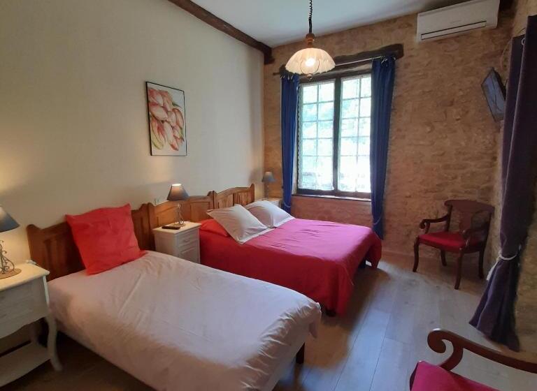 Семейный Номер Вид на Сад, Auberge De Castel Merle