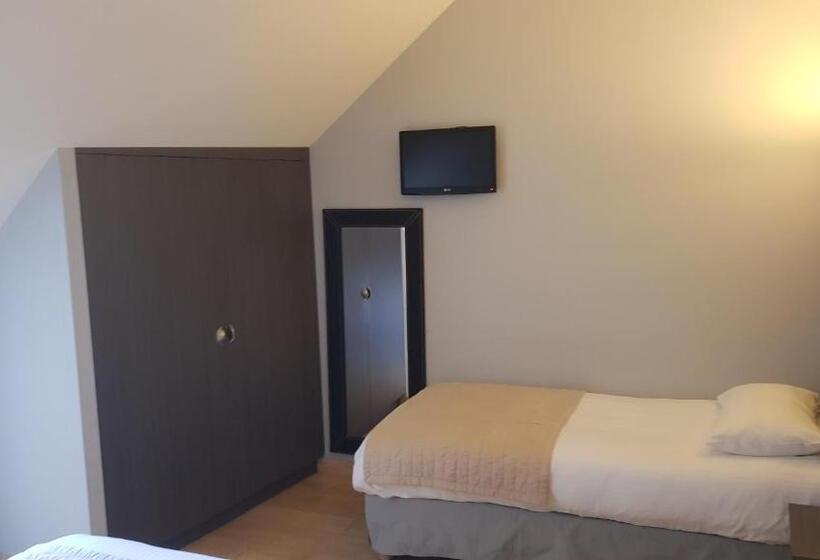 اتاق استاندارد سه نفره, Logis Hôtel Des Deux Forts