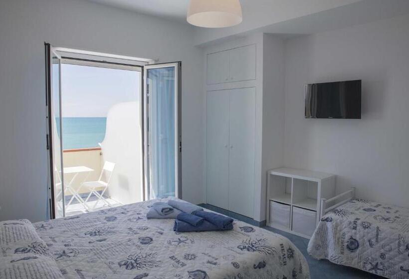 اتاق لوکس با چشم‌انداز دریا, B&b Il Capitano