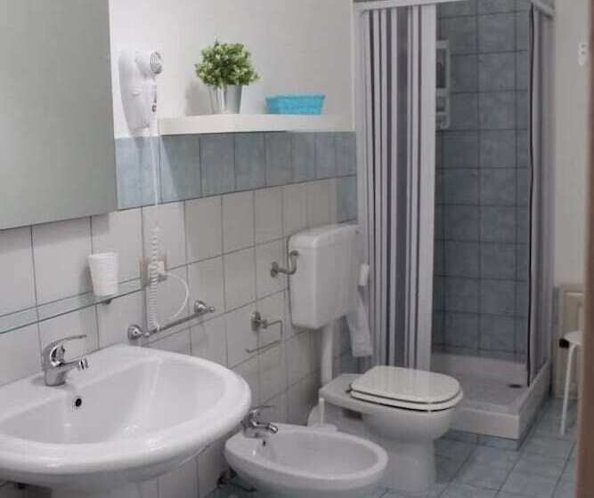 اتاق استاندارد سه نفره, Affittacamere La Traversa