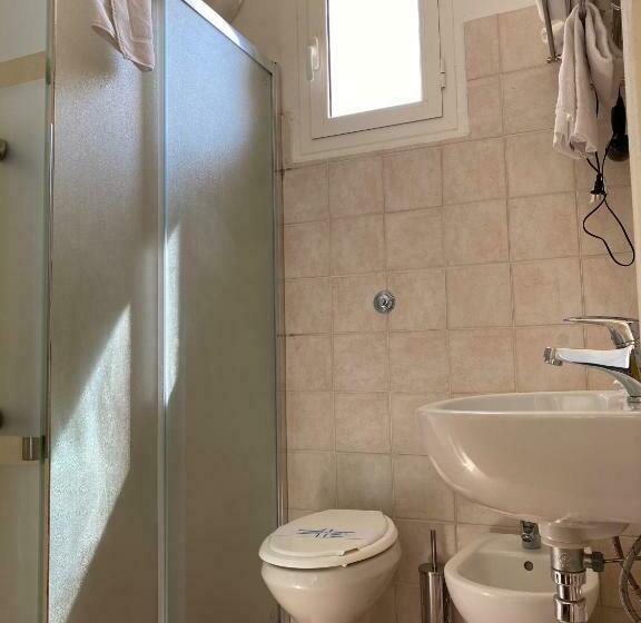 اتاق استاندارد با بالکن و چشم‌انداز دریا, Acquaviva Experience B&b