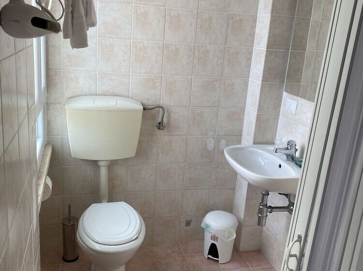 اتاق اکونومی, Acquaviva Experience B&b