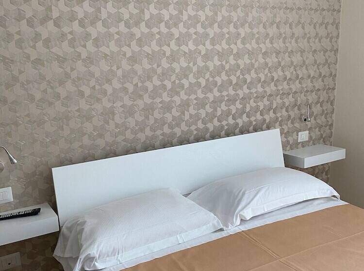 اتاق اکونومی, Acquaviva Experience B&b