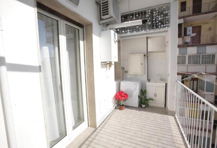 إستديو قياسى مزود بشرفة, Etna Sea House