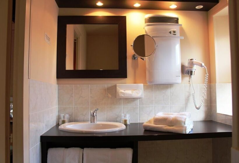 اتاق استاندارد, Logis Hôtel Restaurant Azalées