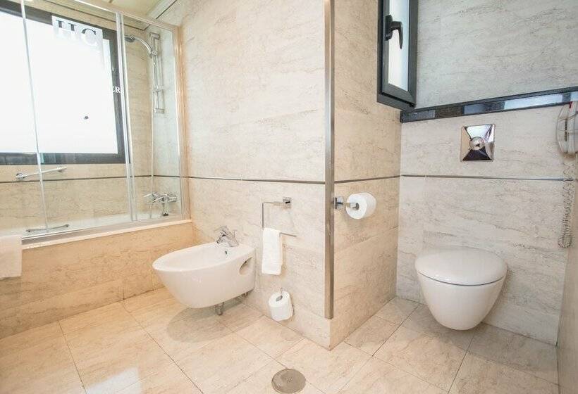 小型豪华套房, Sevilla Center