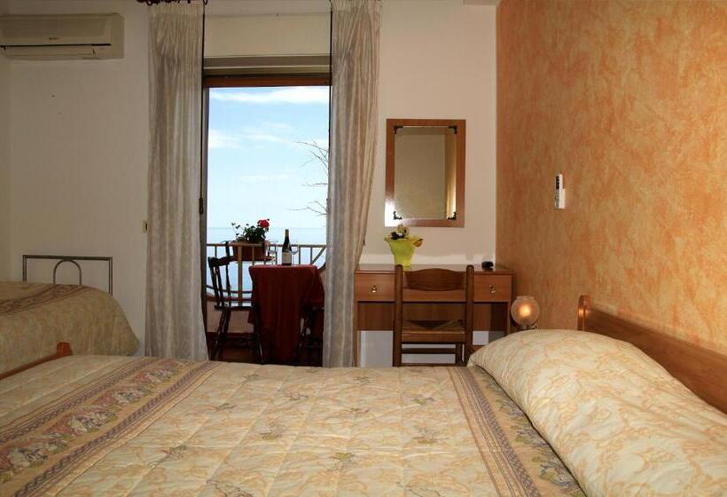 اتاق استاندارد با بالکن و چشم‌انداز دریا, Camere Santa Margherita
