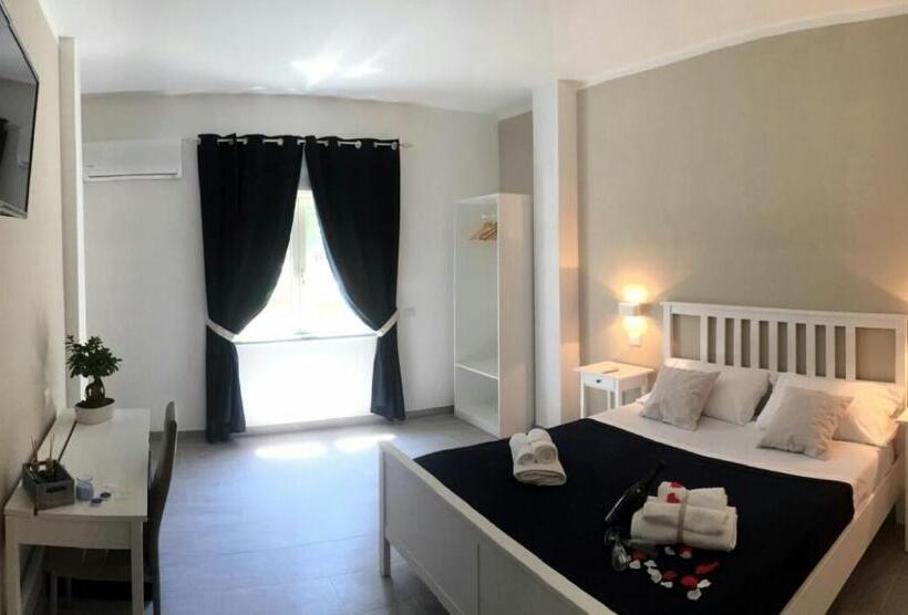 اتاق لوکس, Cosmo Rooms A Pochi Passi Da Tropea