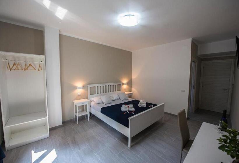 اتاق لوکس, Cosmo Rooms A Pochi Passi Da Tropea