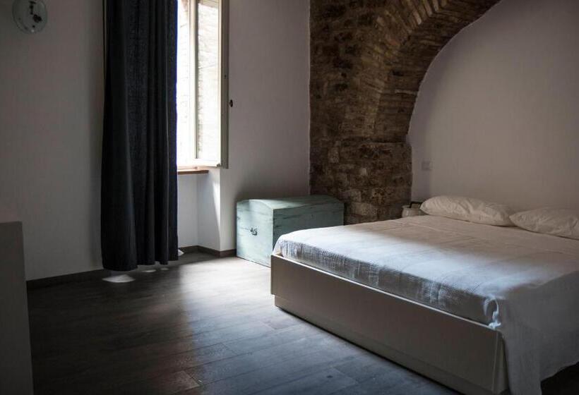 اتاق لوکس با تخت بزرگ, Residenza La Corte Assisi