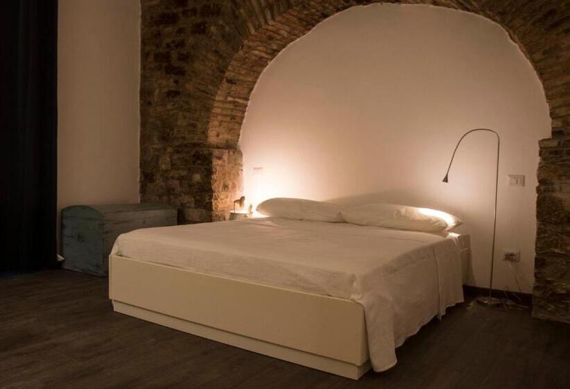 اتاق لوکس با تخت بزرگ, Residenza La Corte Assisi