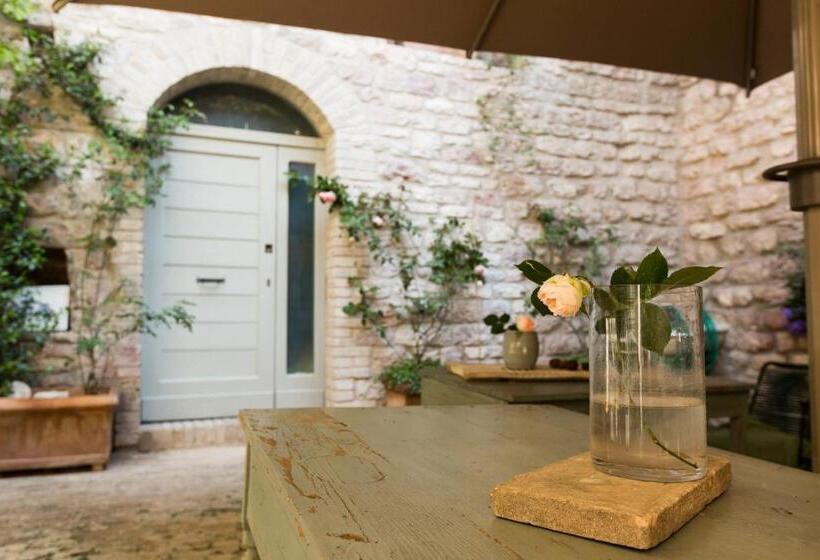 اتاق لوکس با تخت بزرگ, Residenza La Corte Assisi
