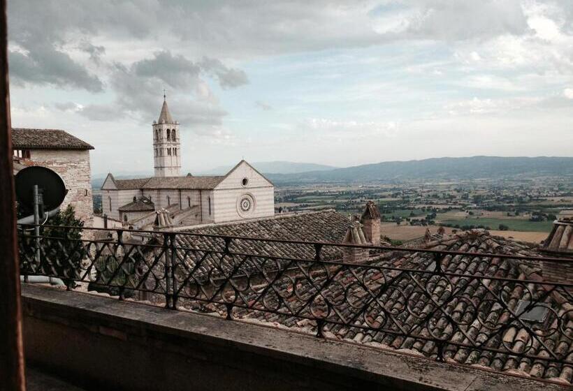 اتاق لوکس با تخت بزرگ, Residenza La Corte Assisi