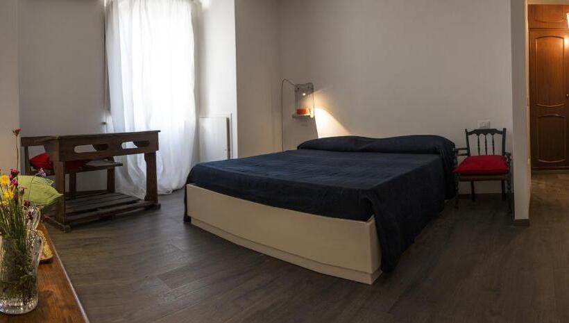 اتاق لوکس با تخت بزرگ, Residenza La Corte Assisi