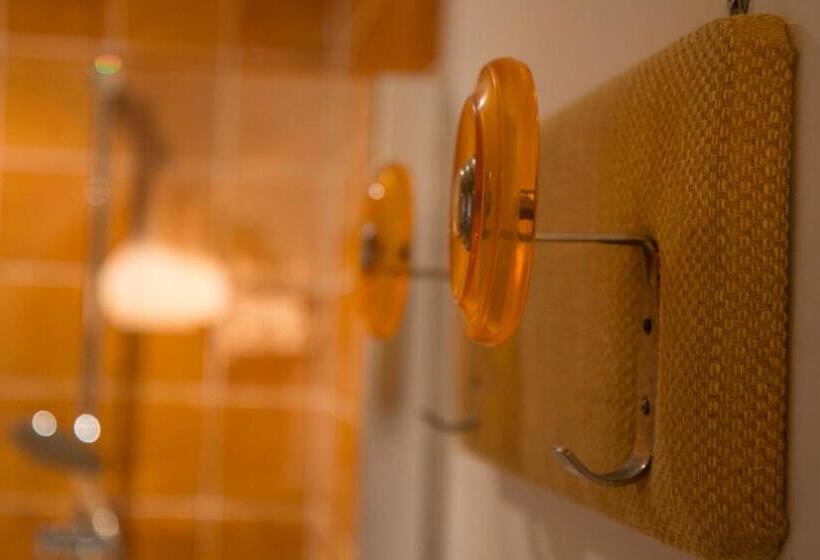 اتاق لوکس با تخت بزرگ, Residenza La Corte Assisi