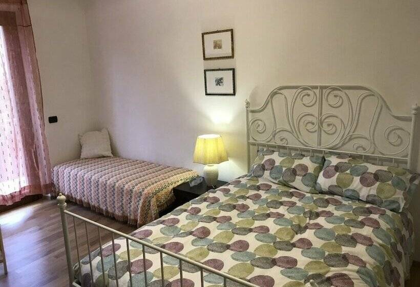 اتاق استاندارد سه نفره, Sally S B&b