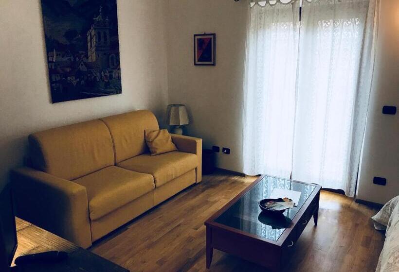 اتاق استاندارد, Sally S B&b