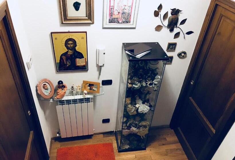 اتاق استاندارد, Sally S B&b