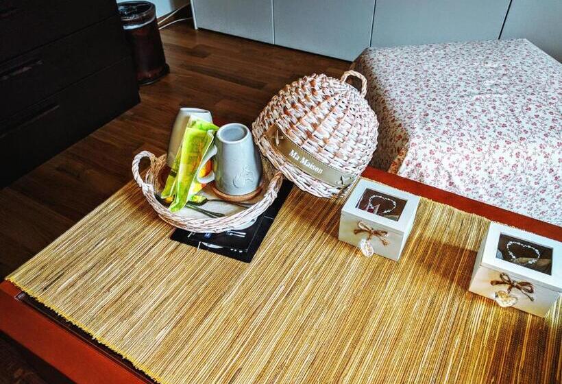 اتاق استاندارد, Sally S B&b