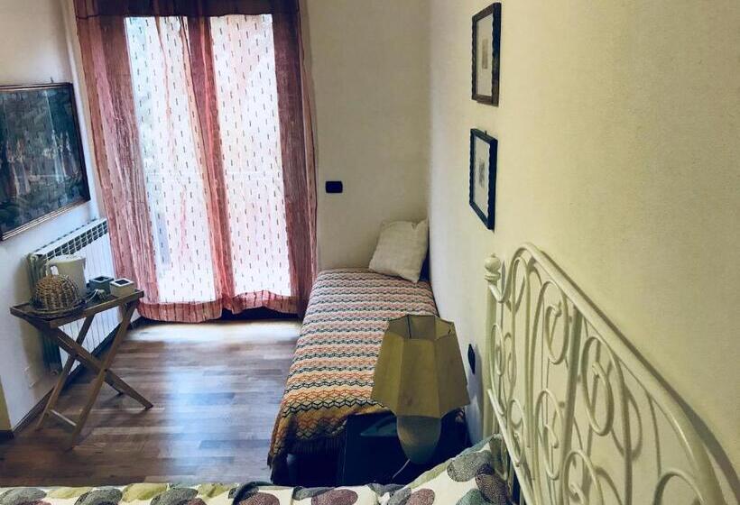 اتاق استاندارد سه نفره, Sally S B&b