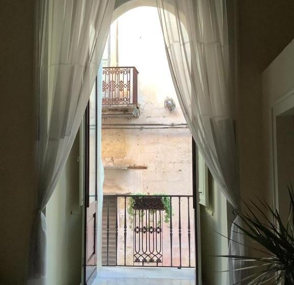 Номер Deluxe с Балконом, Palazzo Cariddi