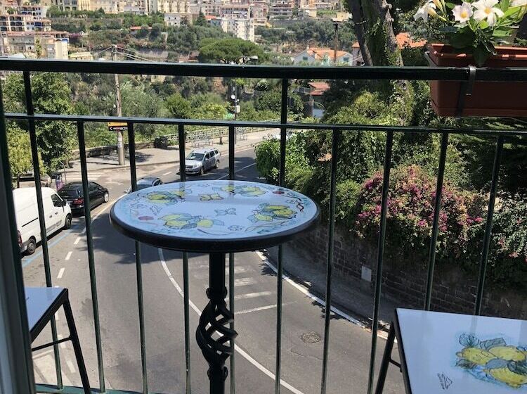带海景的豪华间, Vesuvio View